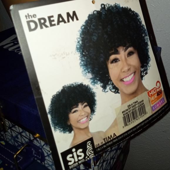 Wig - Picture 3 of 3